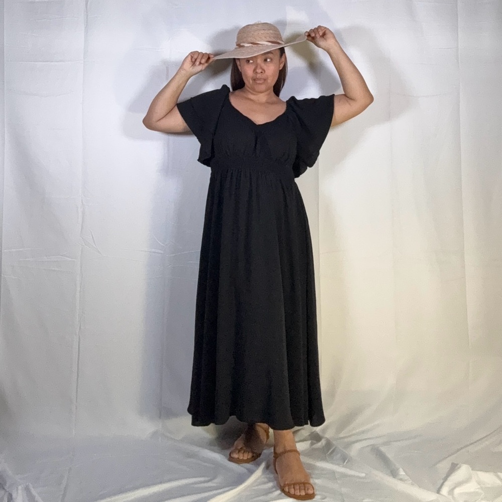Elegant Black Maxi Dress with Timeless Appeal